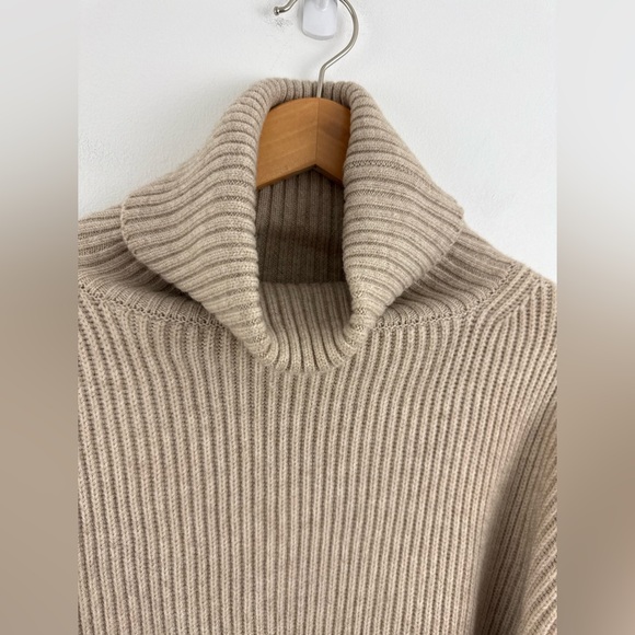 DRESS FORUM Ribbed Cream Turtleneck Sweater SIZE S - Picture 6 of 13